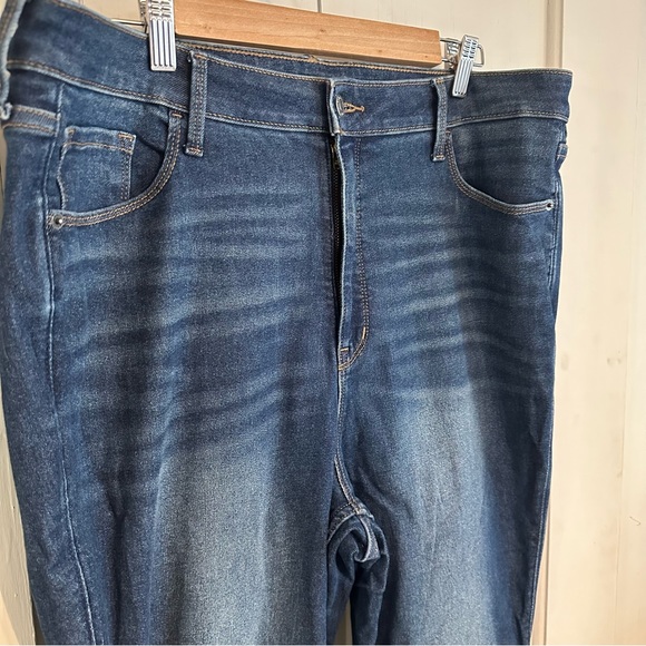 Old Navy | Curvy Midrise Denim - Picture 2 of 9